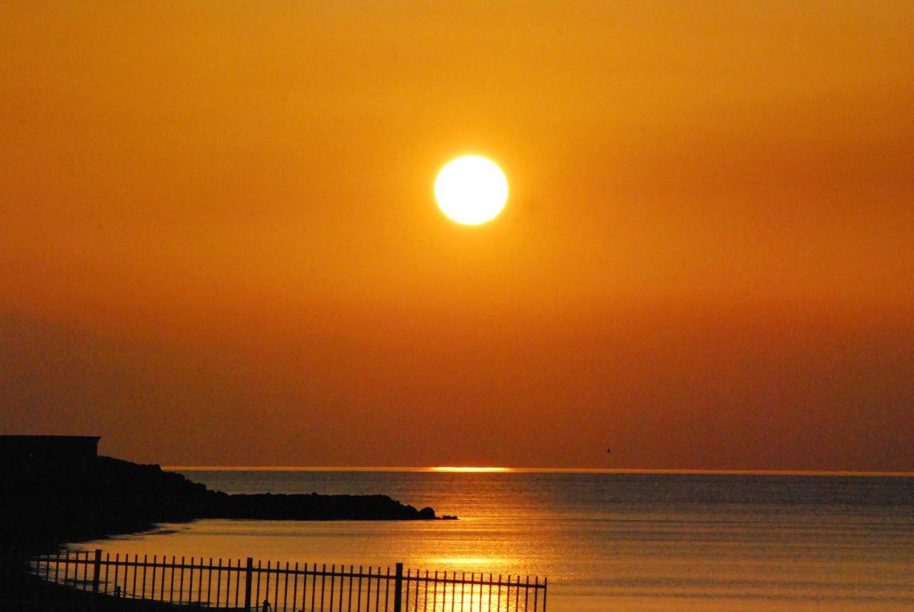 Tramonto Sul Mare - Sea Suite Savona Eksteriør billede