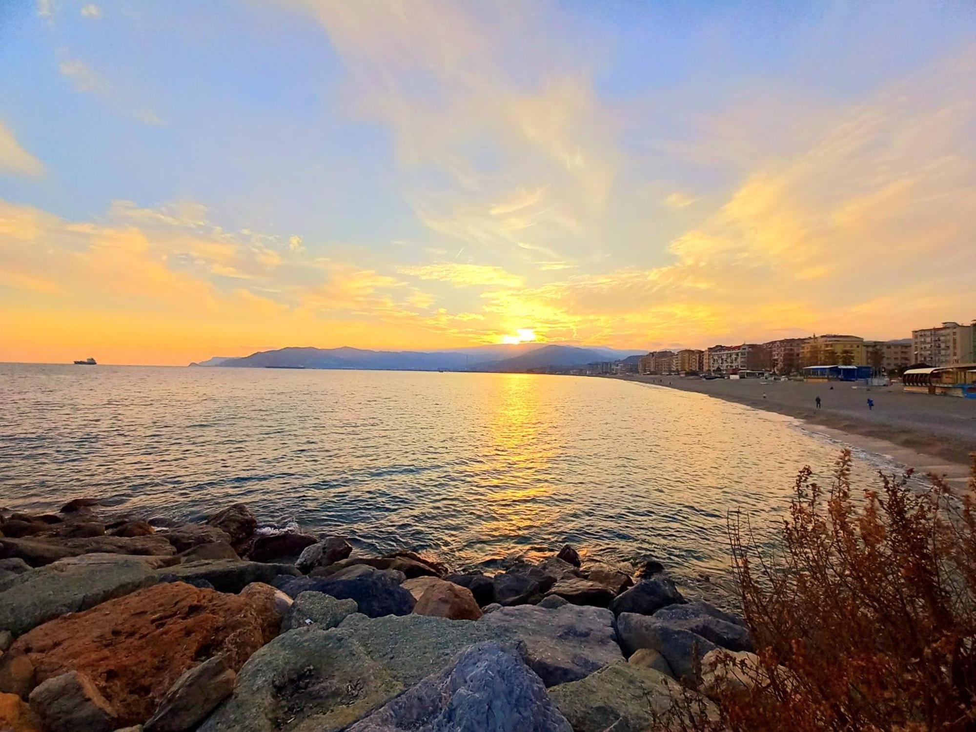 Tramonto Sul Mare - Sea Suite Savona Eksteriør billede